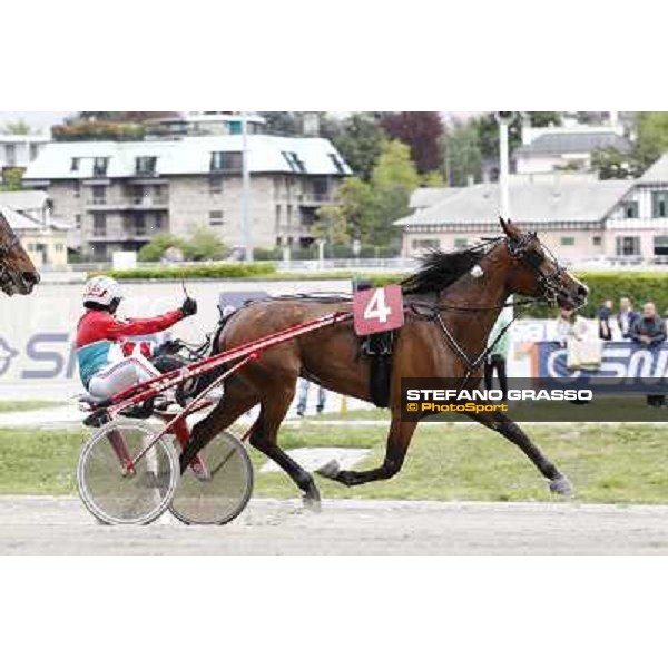 Pietro Gubellini and Oklahoma Ans win the Gran Premio d\'Europa filly Milano - San Siro trot racecourse, 25th april 2012 ph.Stefano Grasso