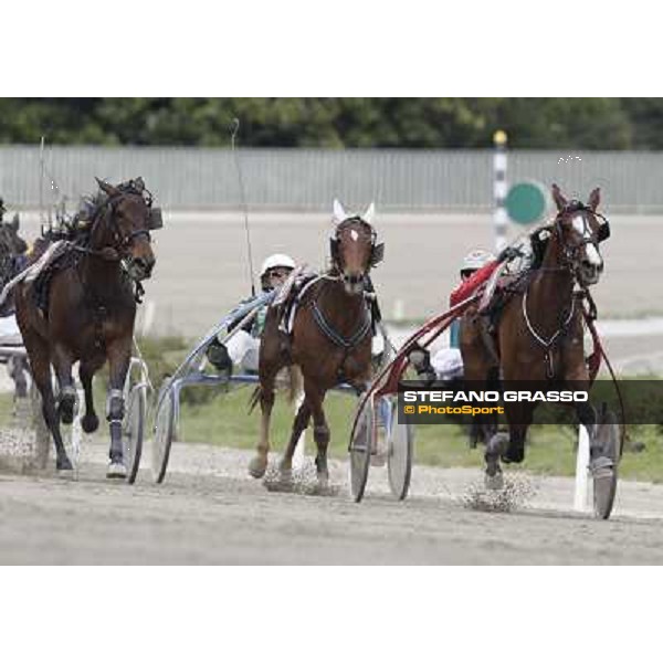 Pietro Gubellini and Oklahoma Ans lead the group and go to win the Gran Premio d\'Europa filly Milano - San Siro trot racecourse, 25th april 2012 ph.Stefano Grasso
