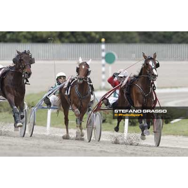 Pietro Gubellini and Oklahoma Ans lead the group and go to win the Gran Premio d\'Europa filly Milano - San Siro trot racecourse, 25th april 2012 ph.Stefano Grasso