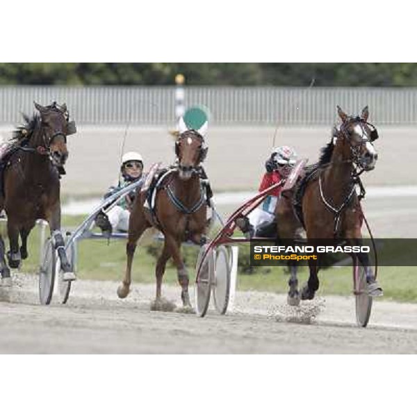 Pietro Gubellini and Oklahoma Ans lead the group and go to win the Gran Premio d\'Europa filly Milano - San Siro trot racecourse, 25th april 2012 ph.Stefano Grasso
