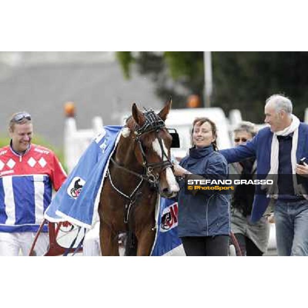 Harry Rantanen congratulates with Pietro Gubellini and Oklahoma Ans parading after the victory in the Gran Premio d\'Europa filly Milano - San Siro trot racecourse, 25th april 2012 ph.Stefano Grasso
