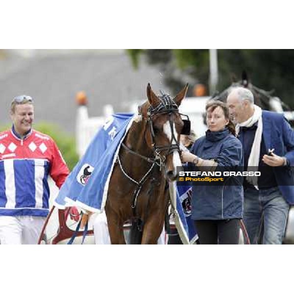 Harry Rantanen congratulates with Pietro Gubellini and Oklahoma Ans parading after the victory in the Gran Premio d\'Europa filly Milano - San Siro trot racecourse, 25th april 2012 ph.Stefano Grasso