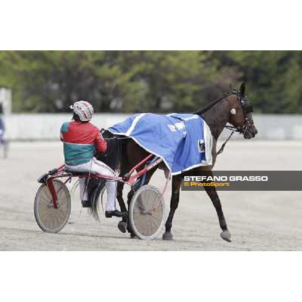 Pietro Gubellini and Oklahoma Ans parade after the victory in the Gran Premio d\'Europa filly Milano - San Siro trot racecourse, 25th april 2012 ph.Stefano Grasso