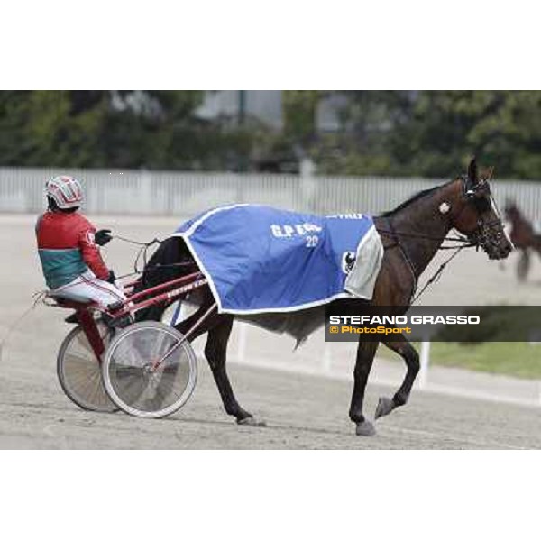 Pietro Gubellini and Oklahoma Ans parade after the victory in the Gran Premio d\'Europa filly Milano - San Siro trot racecourse, 25th april 2012 ph.Stefano Grasso