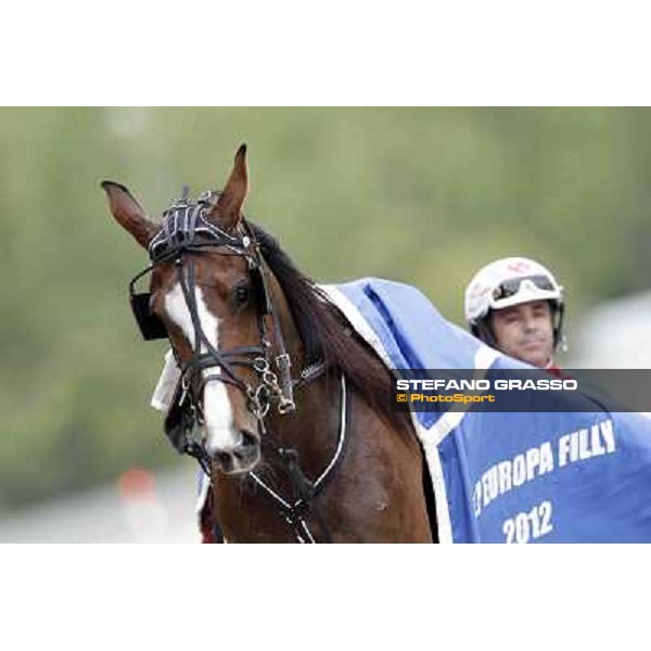 Pietro Gubellini and Oklahoma Ans parade after the victory in the Gran Premio d\'Europa filly Milano - San Siro trot racecourse, 25th april 2012 ph.Stefano Grasso