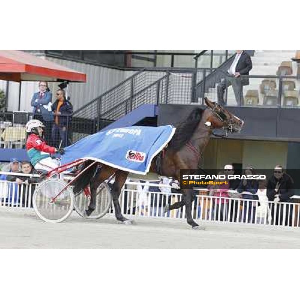 Pietro Gubellini and Owen Cr parade after winning the Gran Premio d\'Europa Milano - San Siro trot racecourse, 25th april 2012 ph.Stefano Grasso