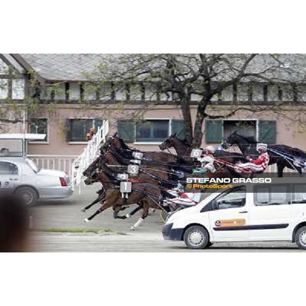 Start at San Siro ( Potenza Om and Jos Veerbeck) Milano - San Siro trot racecourse, 25th april 2012 ph.Stefano Grasso