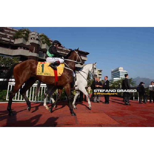 The Cathay Pacific Hong Kong Sprint Felix Coetzee on Silent Witness goes to the start Sha Tin - Hong Kong 12th dec. 2004 ph. Stefano Grasso