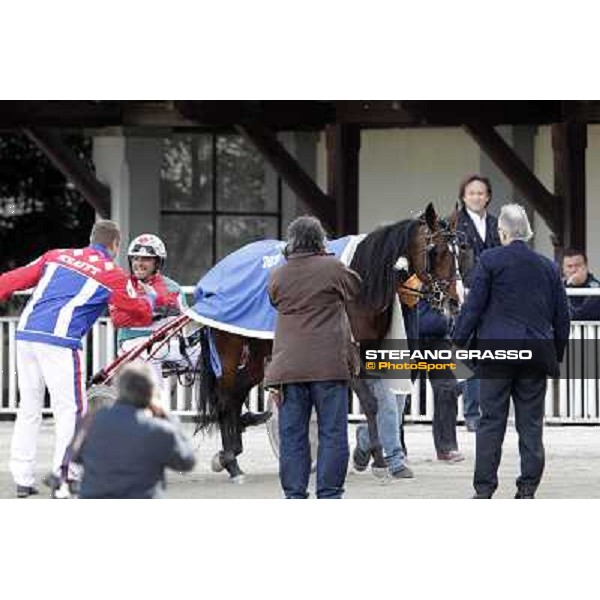 Pietro Gubellini and Owen Cr parade after winning the Gran Premio d\'Europa Milano - San Siro trot racecourse, 25th april 2012 ph.Stefano Grasso