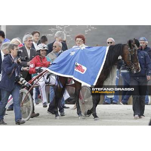 Pietro Gubellini and Owen Cr parade after winning the Gran Premio d\'Europa Milano - San Siro trot racecourse, 25th april 2012 ph.Stefano Grasso