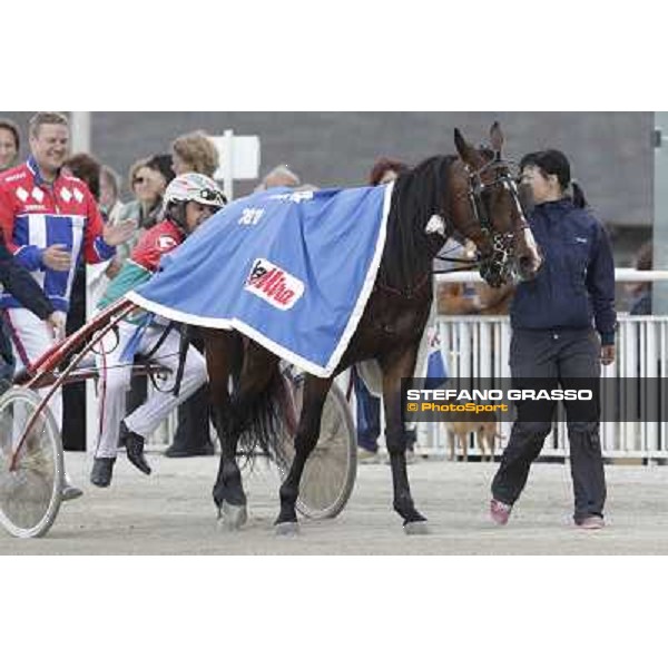 Pietro Gubellini and Owen Cr parade after winning the Gran Premio d\'Europa Milano - San Siro trot racecourse, 25th april 2012 ph.Stefano Grasso