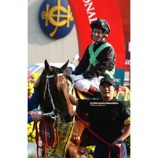 The Cathay Pacific Hong Kong Sprint Felix Coetzee on Silent Witness winners of Sprint Sha Tin - Hong Kong 12th dec. 2004 ph. Stefano Grasso