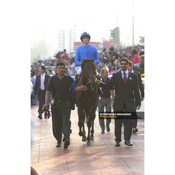 The Cathay Pacific Hong Kong Mile coming back for Frankie Dettori on Firebrak and trainer Saeed Bin Suroor Sha Tin - Hong Kong 12th dec. 2004 ph. Stefano Grasso