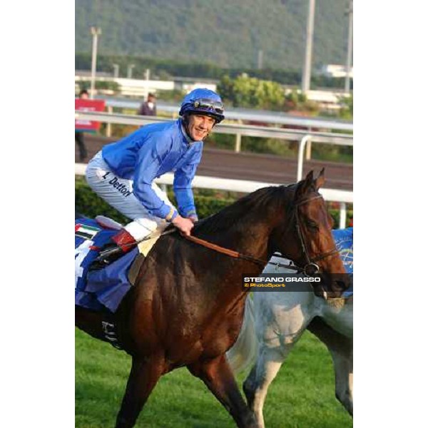 The Cathay Pacific Hong Kong Mile Frankie Dettori on Firebreak, after the triumph in the Mile Sha Tin - Hong Kong 12th dec. 2004 ph. Stefano Grasso