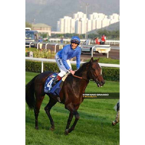 The Cathay Pacific Hong Kong Mile Frankie Dettori on Firebreak, after the triumph in the Mile Sha Tin - Hong Kong 12th dec. 2004 ph. Stefano Grasso