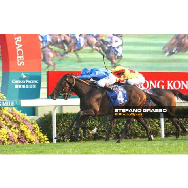 The Cathay Pacific Hong Kong Mile Frankie Dettori on Firebreak wins the Mile, beating The Duke and Scintillation Sha Tin - Hong Kong 12th dec. 2004 ph. Stefano Grasso