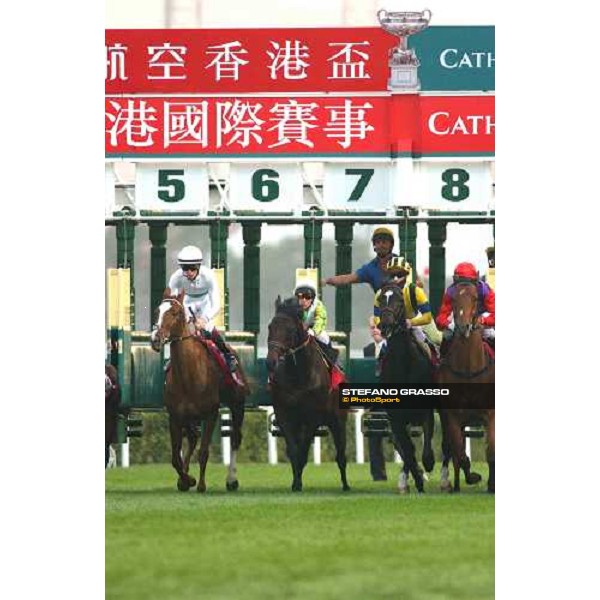The Cathay Pacific Hong Kong Cup start - Rakti in the middle Sha Tin - Hong Kong 12th dec. 2004 ph. Stefano Grasso