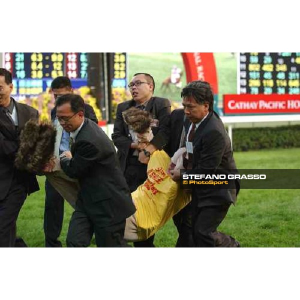 The Cathay Pacific Hong Kong Cup Demand for Democracy Now! Sha Tin - Hong Kong 12th dec. 2004 ph. Stefano Grasso