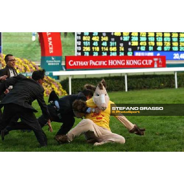 The Cathay Pacific Hong Kong Cup Demand for Democracy Now! Sha Tin - Hong Kong 12th dec. 2004 ph. Stefano Grasso