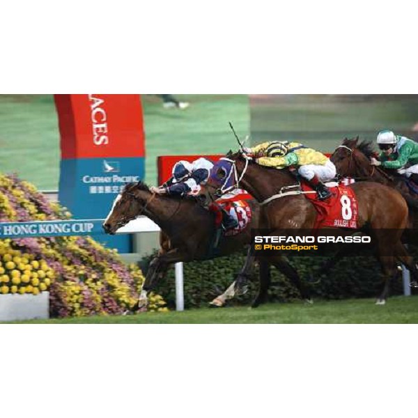 The Cathay Pacific Hong Kong Cup Kevin Manning on Alexander Goldrun qins the Hong Kong Cup beating Bullish Luck Sha Tin - Hong Kong 12th dec. 2004 ph. Stefano Grasso