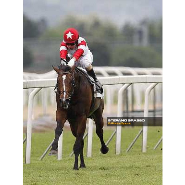 Gabriele Bietolini on Real Solution goes to win the Premio Botticelli Rome - Capannelle racecourse, 29th apri l2012 ph.Stefano Grasso