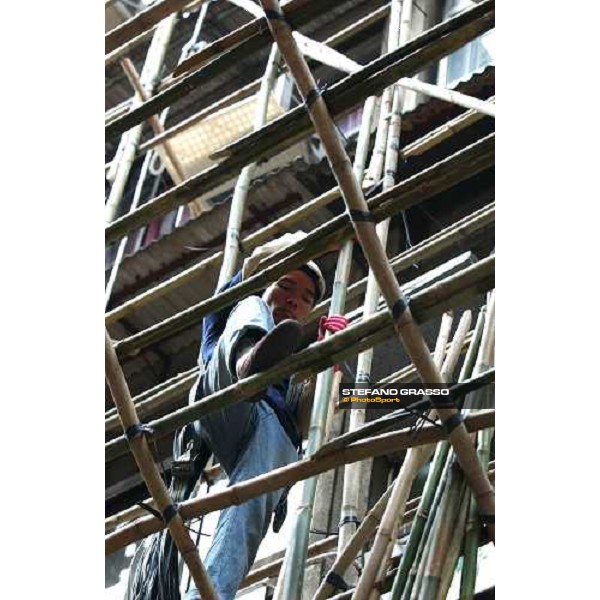 Hong Kong - bamboo scaffoldings Hong Kong 6th dec. 2004 ph. Stefano Grasso