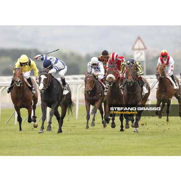 Fabio Branca on Malossol goes to win the Premio Parioli. Mirco Demuro on Vedelago is second, Neil Callan on Farraaj is third Rome - Capannelle racecourse, 29th april 2012 ph.Stefano Grasso