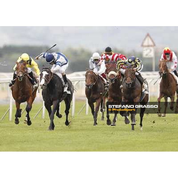 Fabio Branca on Malossol goes to win the Premio Parioli. Mirco Demuro on Vedelago is second, Neil Callan on Farraaj is third Rome - Capannelle racecourse, 29th april 2012 ph.Stefano Grasso