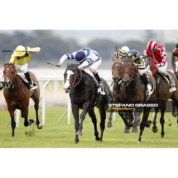 Fabio Branca on Malossol goes to win the Premio Parioli. Mirco Demuro on Vedelago is second, Neil Callan on Farraaj is third Rome - Capannelle racecourse, 29th april 2012 ph.Stefano Grasso