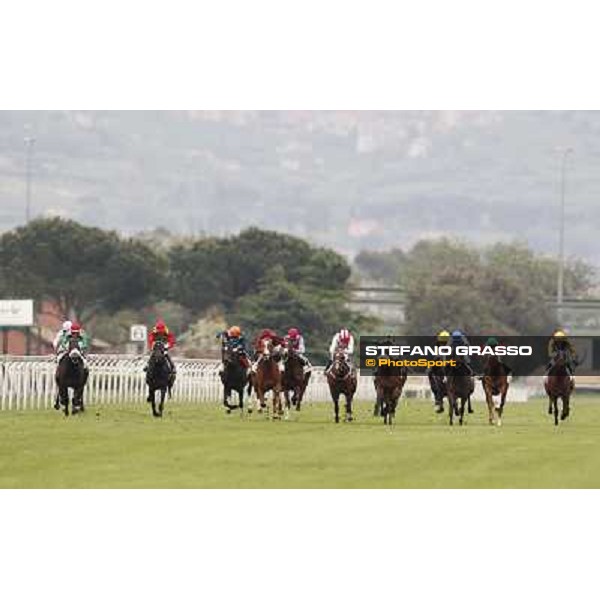 The final straight of the Premio Regina Elena won by Fabio Branca on Cherry Collect Rome - Capannelle racecourse, 29th april 2012 ph.Stefano Grasso