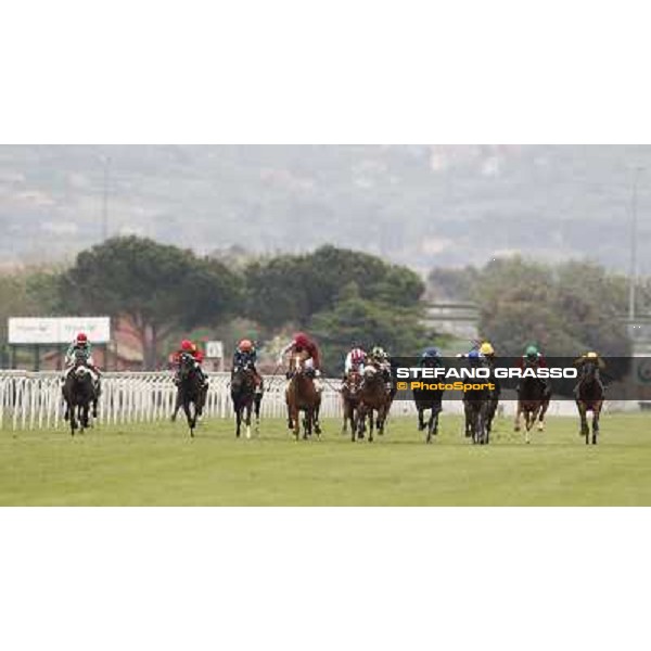 The final straight of the Premio Regina Elena won by Fabio Branca on Cherry Collect Rome - Capannelle racecourse, 29th april 2012 ph.Stefano Grasso