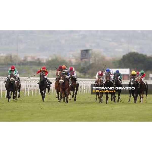 The final straight of the Premio Regina Elena won by Fabio Branca on Cherry Collect Rome - Capannelle racecourse, 29th april 2012 ph.Stefano Grasso