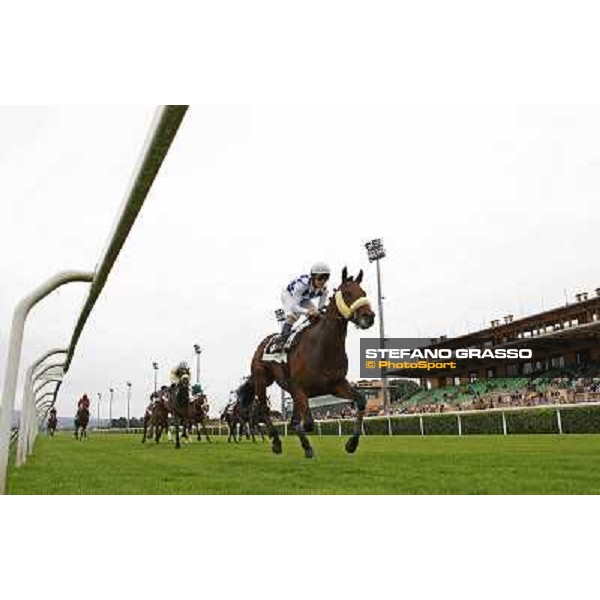 Mirco Demuro on Principe Adepto wins the Premio Signorino Rome - Capannelle racecourse, 29th april 2012 ph.Stefano Grasso