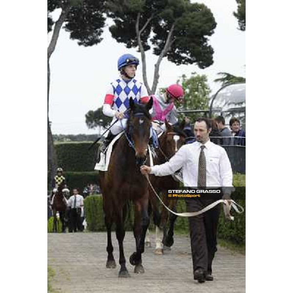 Cristian Demuro on Icebreaking before the start of the Premio Regina Elena. Rome - Capannelle racecourse, 29th april 2012 ph.Stefano Grasso