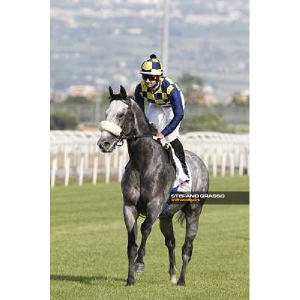 Fabio Branca and Crakerjack King wins the Premio Presidente della Repubblica GBI Racing Rome - Capannelle racecourse, 13th may 2012 ph.Stefano Grasso