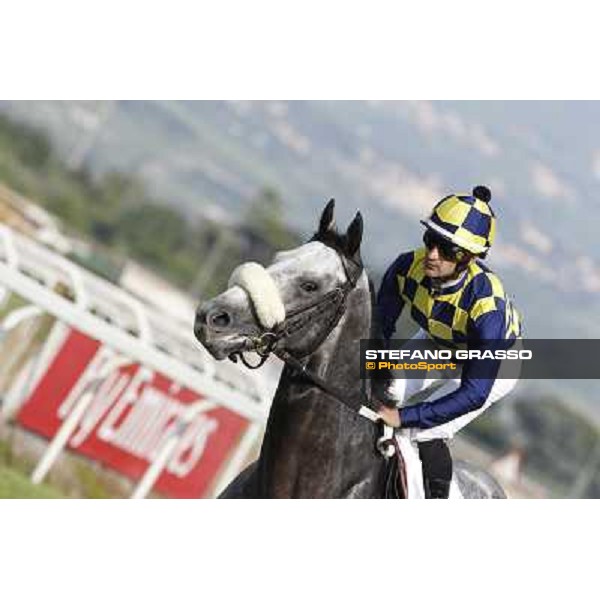 Fabio Branca and Crakerjack King wins the Premio Presidente della Repubblica GBI Racing Rome - Capannelle racecourse, 13th may 2012 ph.Stefano Grasso