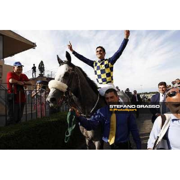 Fabio Branca and Crakerjack King wins the Premio Presidente della Repubblica GBI Racing Rome - Capannelle racecourse, 13th may 2012 ph.Stefano Grasso