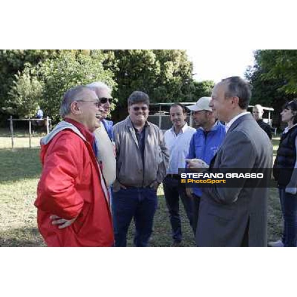 Ing.Elio Pautasso welcomes Mr.Kenneth L.Ramsey,his son Jeff and John D\'Amato Rome - Capannelle training center, 18th may 2012 ph.Stefano Grasso