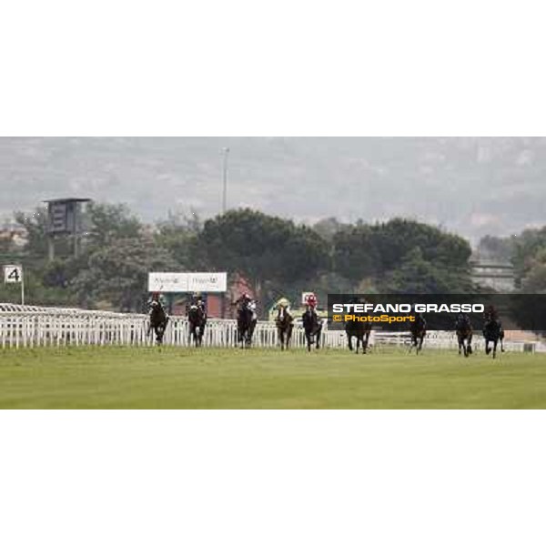 The horses on the straight 129° Derby Italiano Better Roma - Capannelle racecourse, 20th may 2012 ph.Stefano Grasso