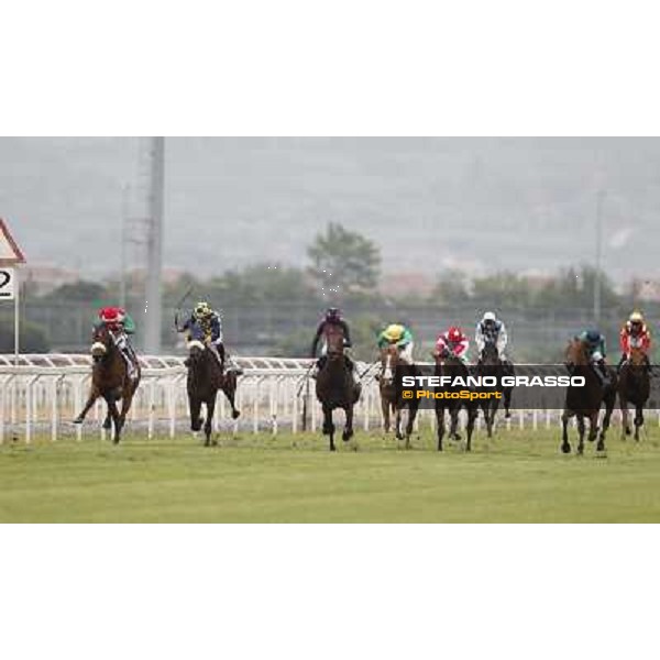 The horses on the straight 129° Derby Italiano Better Roma - Capannelle racecourse, 20th may 2012 ph.Stefano Grasso