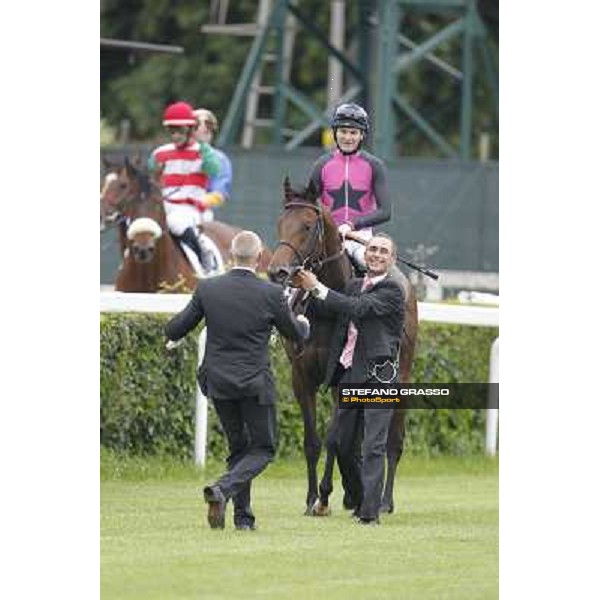 Robert Havlin on Feuerblitz with his groom and trainer Figge exult after the victory 129° Derby Italiano Better Roma - Capannelle racecourse, 20th may 2012 ph.Stefano Grasso