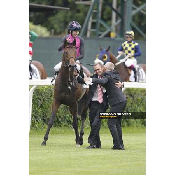 Robert Havlin on Feuerblitz with his groom and trainer Figge exult after the victory 129° Derby Italiano Better Roma - Capannelle racecourse, 20th may 2012 ph.Stefano Grasso