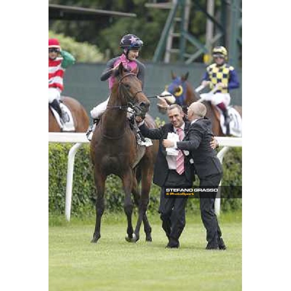 Robert Havlin on Feuerblitz with his groom and trainer Figge exult after the victory 129° Derby Italiano Better Roma - Capannelle racecourse, 20th may 2012 ph.Stefano Grasso