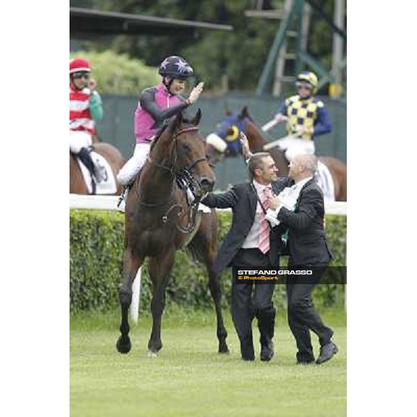 Robert Havlin on Feuerblitz with his groom and trainer Figge exult after the victory 129° Derby Italiano Better Roma - Capannelle racecourse, 20th may 2012 ph.Stefano Grasso