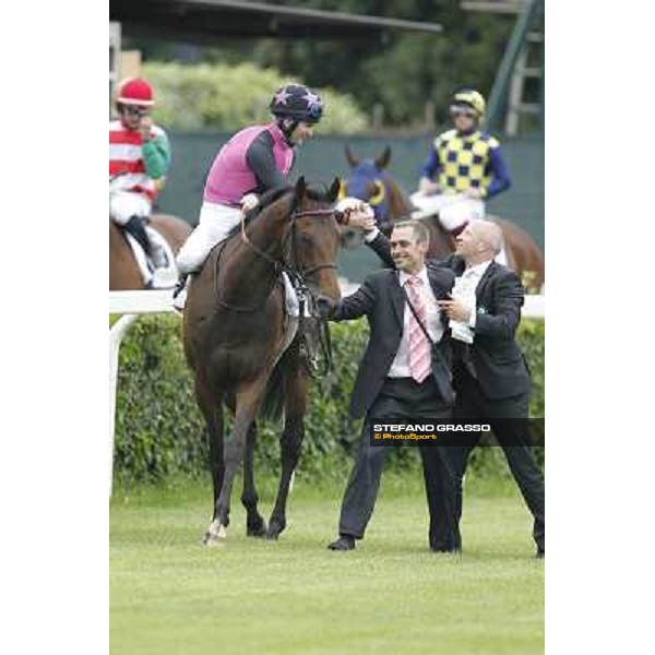 Robert Havlin on Feuerblitz with his groom and trainer Figge exult after the victory 129° Derby Italiano Better Roma - Capannelle racecourse, 20th may 2012 ph.Stefano Grasso