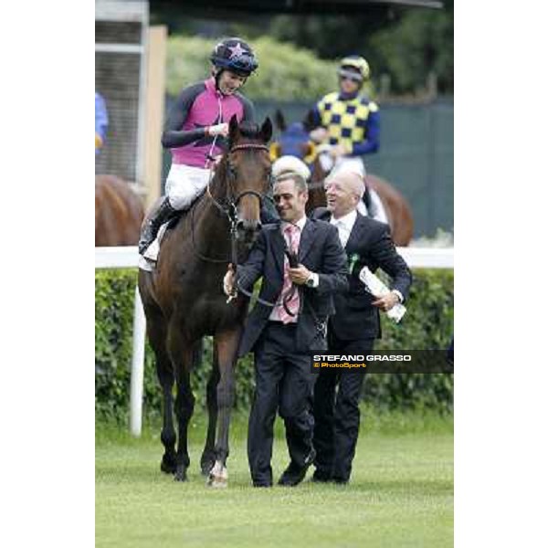 Robert Havlin on Feuerblitz with his groom and trainer Figge exult after the victory 129° Derby Italiano Better Roma - Capannelle racecourse, 20th may 2012 ph.Stefano Grasso