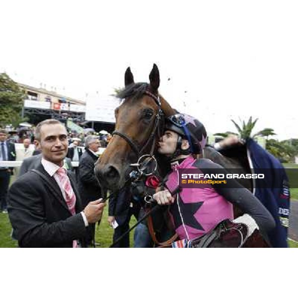 Robert Havlin kisses Feuerblitz in the winner enclosure after winning the race 129° Derby Italiano Better Roma - Capannelle racecourse, 20th may 2012 ph.Stefano Grasso