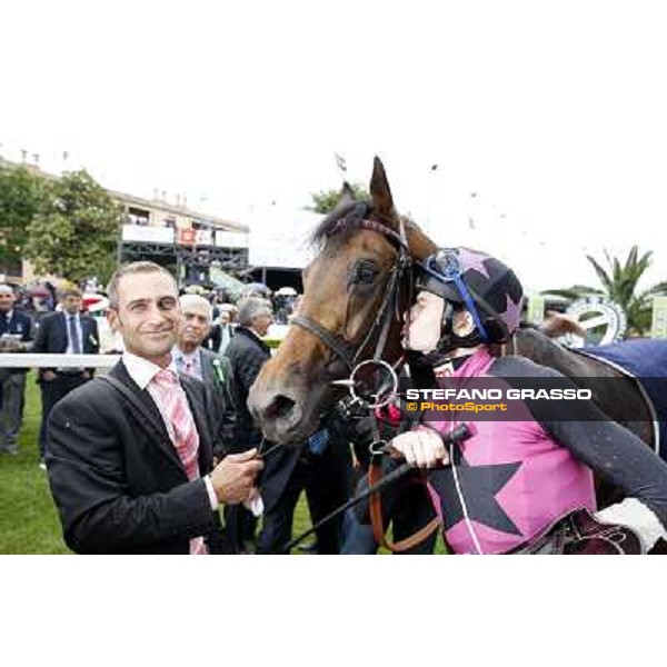 Robert Havlin kisses Feuerblitz in the winner enclosure after winning the race 129° Derby Italiano Better Roma - Capannelle racecourse, 20th may 2012 ph.Stefano Grasso
