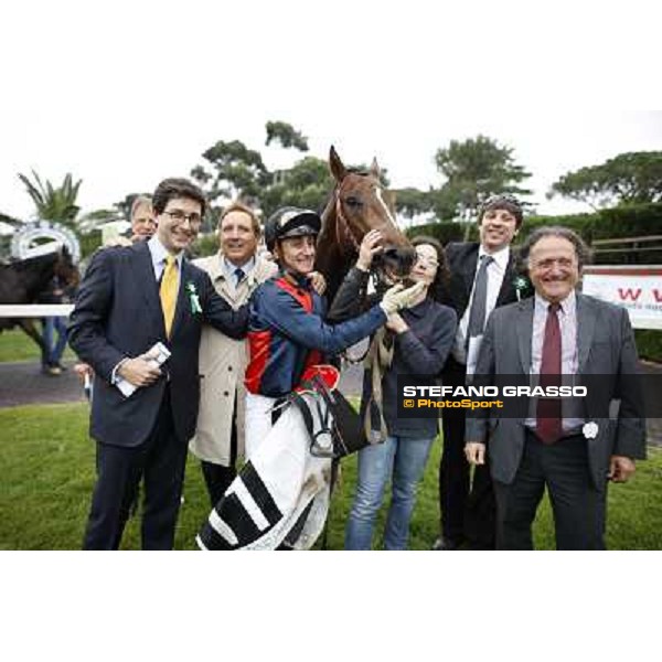 The winning connection of United Color winner of Premio Tudini Roma - Capannelle racecourse, 20th may 2012 ph.Stefano Grasso