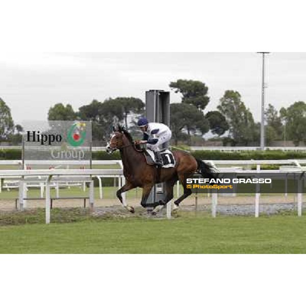 Jessica Marcialis on Wakeman wins the Premio Italian Ladies\'s Race Roma - Capannelle racecourse, 20th may 2012 ph.Stefano Grasso